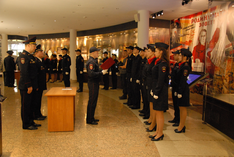 Молодые сотрудники органов и подразделений внутренних дел Тульской области приняли присягу в музее оружия Тульский Государственный Музей Оружия
