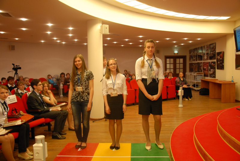 В музее оружия состоялся очный региональной тур известной телевизионной гуманитарной олимпиады «Умники и умницы» Тульский Государственный Музей Оружия