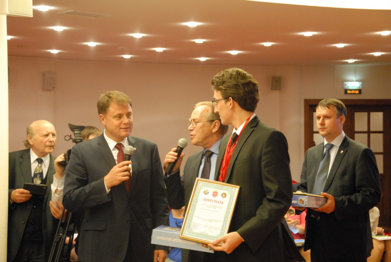 В музее оружия состоялся очный региональной тур известной телевизионной гуманитарной олимпиады «Умники и умницы» Тульский Государственный Музей Оружия