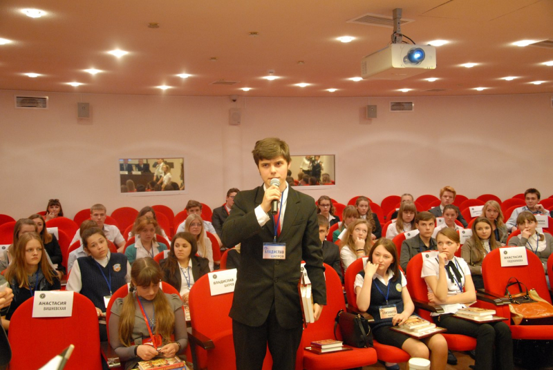 В музее оружия состоялся очный региональной тур известной телевизионной гуманитарной олимпиады «Умники и умницы» Тульский Государственный Музей Оружия