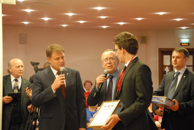 В музее оружия состоялся очный региональной тур известной телевизионной гуманитарной олимпиады «Умники и умницы» Тульский Государственный Музей Оружия