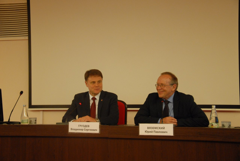 В музее оружия состоялся очный региональной тур известной телевизионной гуманитарной олимпиады «Умники и умницы» Тульский Государственный Музей Оружия