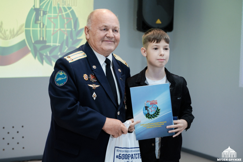 В Тульском государственном музее оружия награждали победителей и призеров регионального этапа всероссийского патриотического конкурса «Память сильнее времени». Тульский Государственный Музей Оружия