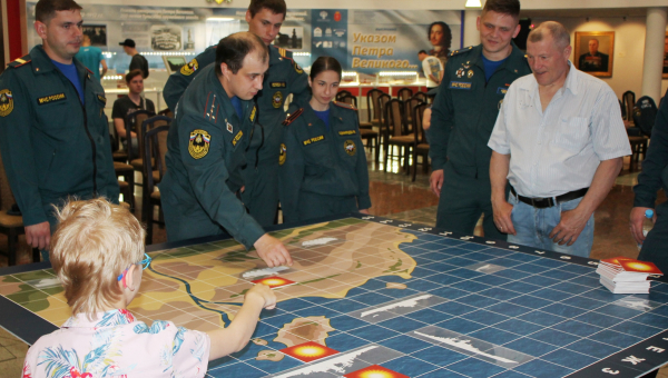 В музее оружия участниками стратегической командной игры «Стальные стражи в бою» стали сотрудники Главного Управления МЧС России по Тульской области Тульский Государственный Музей Оружия