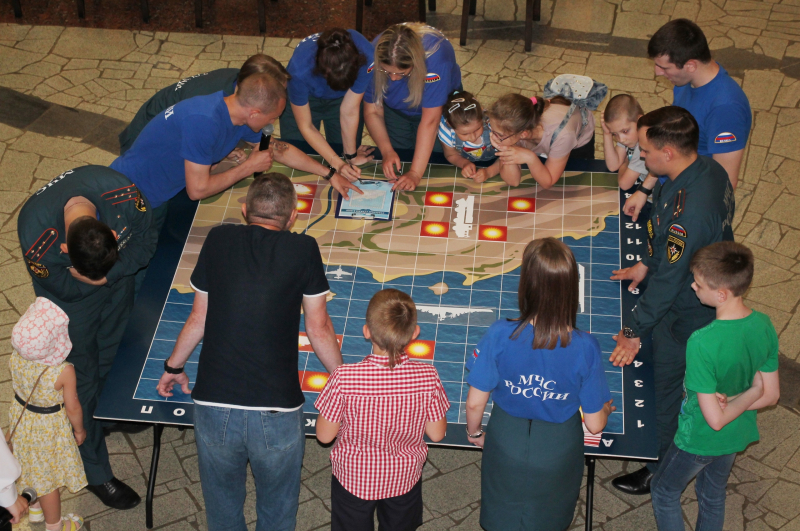 В музее оружия участниками стратегической командной игры «Стальные стражи в бою» стали сотрудники Главного Управления МЧС России по Тульской области Тульский Государственный Музей Оружия