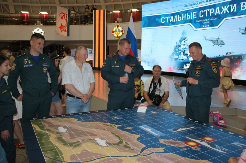 В музее оружия участниками стратегической командной игры «Стальные стражи в бою» стали сотрудники Главного Управления МЧС России по Тульской области Тульский Государственный Музей Оружия