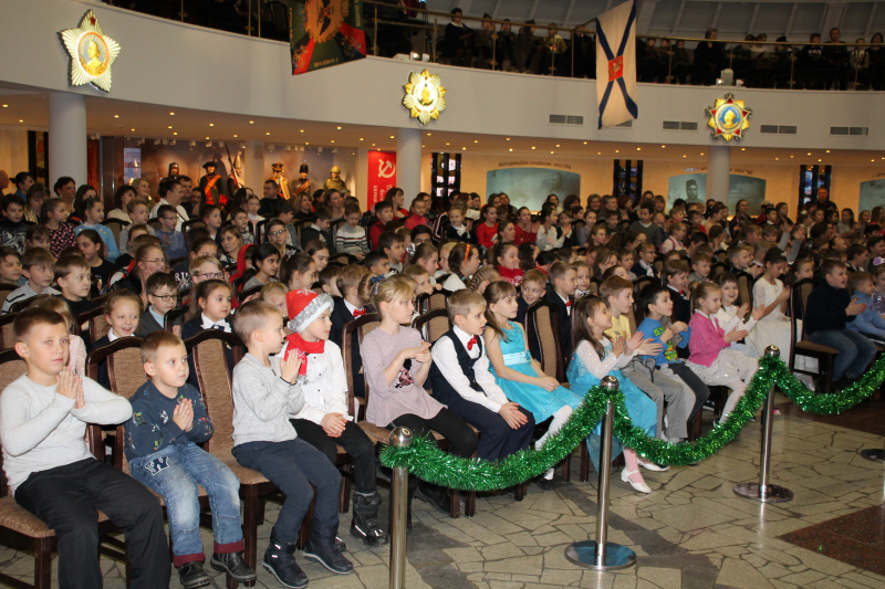 Сегодня в Тульском музее оружия состоялась премьера новогоднего военно-исторического театрализованного представления «Богатырский «шлем» на страже Нового года» Тульский Государственный Музей Оружия