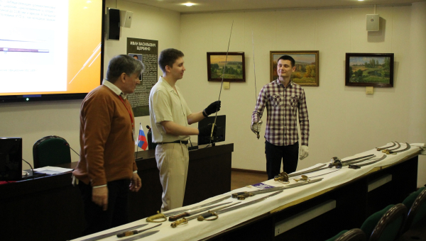 Что делают экскурсоводы, когда музей закрыт для посетителей в санитарный день? Совершенствуют свои знания! Тульский Государственный Музей Оружия