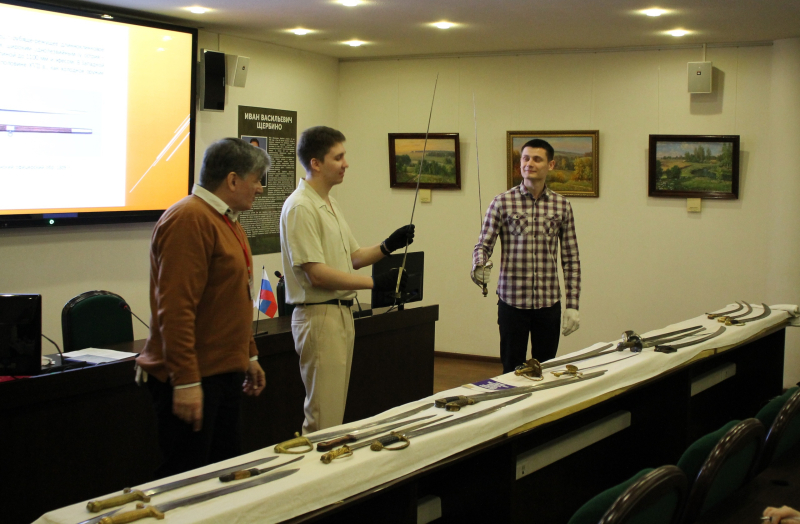 Что делают экскурсоводы, когда музей закрыт для посетителей в санитарный день? Совершенствуют свои знания! Тульский Государственный Музей Оружия