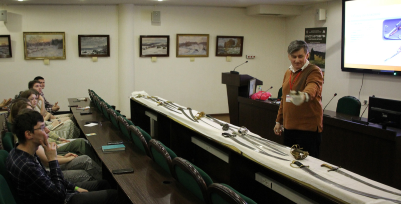 Что делают экскурсоводы, когда музей закрыт для посетителей в санитарный день? Совершенствуют свои знания! Тульский Государственный Музей Оружия