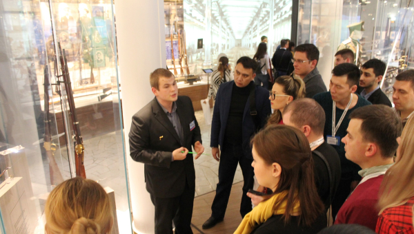 Молодые политики России и зарубежья в гостях у музея оружия! Тульский Государственный Музей Оружия