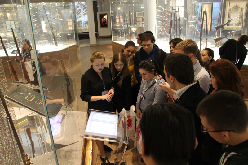 Молодые политики России и зарубежья в гостях у музея оружия! Тульский Государственный Музей Оружия