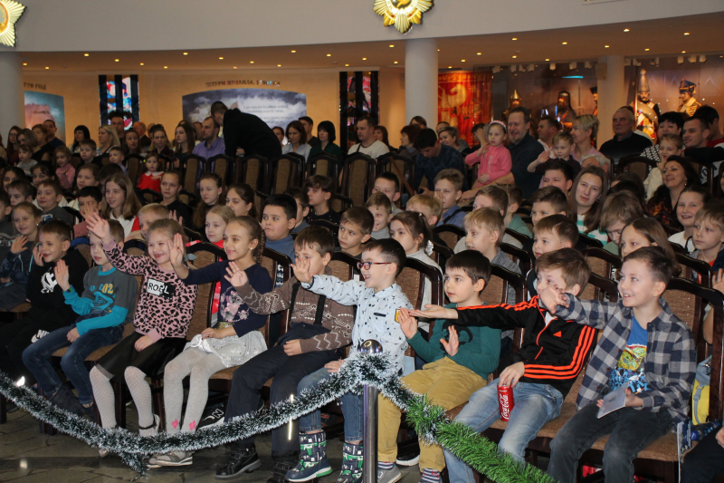 Сегодня участников новогоднего представления «Звездный дозор Богатырского Шлема» приветствовал глава администрации города-героя Тулы Д.В. Миляев Тульский Государственный Музей Оружия