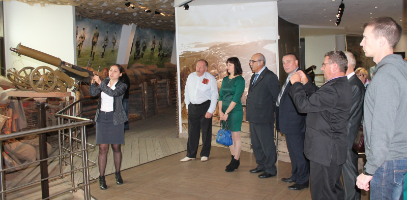 В музее оружия сотрудников НПО «Высокоточные комплексы» поздравили с наступающим Днем машиностроителя. Тульский Государственный Музей Оружия