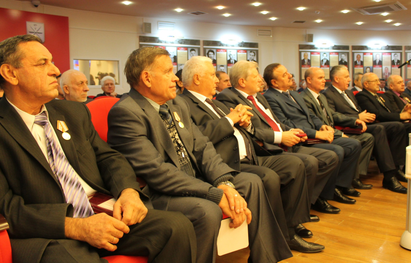 В музее оружия сотрудников НПО «Высокоточные комплексы» поздравили с наступающим Днем машиностроителя. Тульский Государственный Музей Оружия