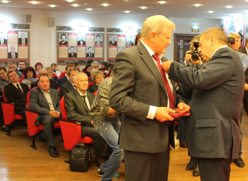 В музее оружия сотрудников НПО «Высокоточные комплексы» поздравили с наступающим Днем машиностроителя. Тульский Государственный Музей Оружия