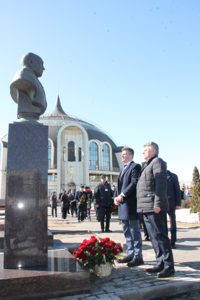 Торжественная церемония на Аллее Славы знаменитых оружейников города Тулы в честь 83-ей годовщины со дня рождения Героя России Макаровца Н.А. - большого друга и наставника Тульского музея ору Тульский Государственный Музей Оружия