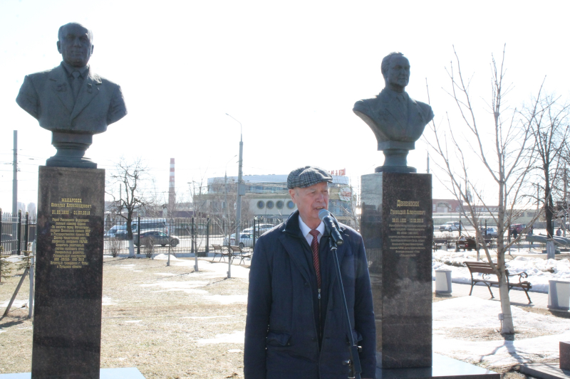 Торжественная церемония на Аллее Славы знаменитых оружейников города Тулы в честь 83-ей годовщины со дня рождения Героя России Макаровца Н.А. - большого друга и наставника Тульского музея ору Тульский Государственный Музей Оружия