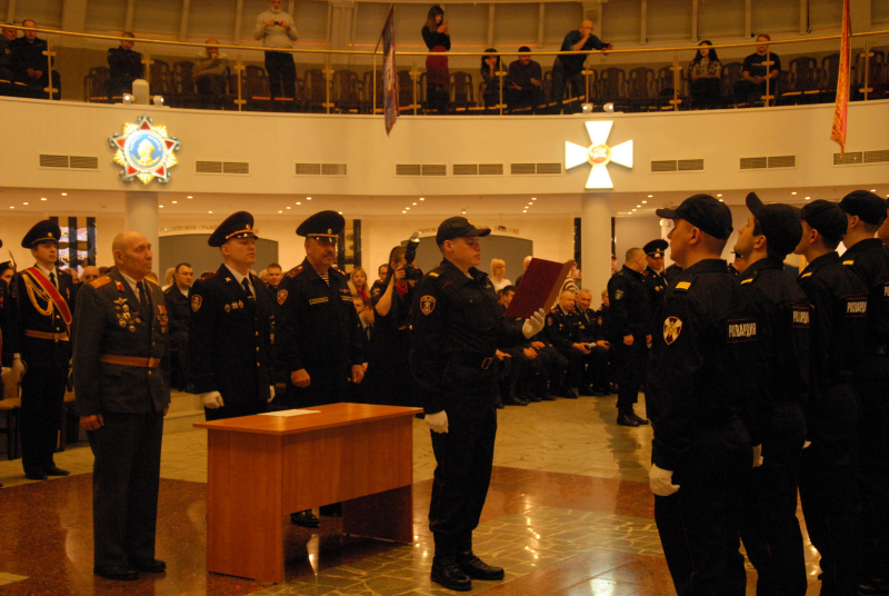 В музее оружия сотрудники Нацгвардии присягнули на верность Отечеству Тульский Государственный Музей Оружия