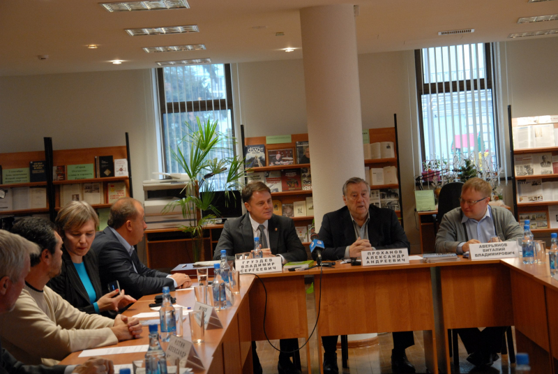 Сегодня в здании-шлеме музея состоялось заседание круглого стола «Святость русского оружия» Тульский Государственный Музей Оружия