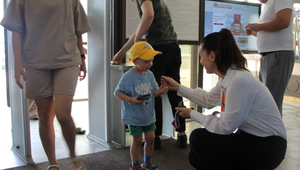 Патриотическая акция «Лента-триколор», викторина «Я люблю тебя, Россия!», мастер-классы «Стрелковое дело» и «Искусство тульской всечки и резьбы» в музее оружия! Тульский Государственный Музей Оружия