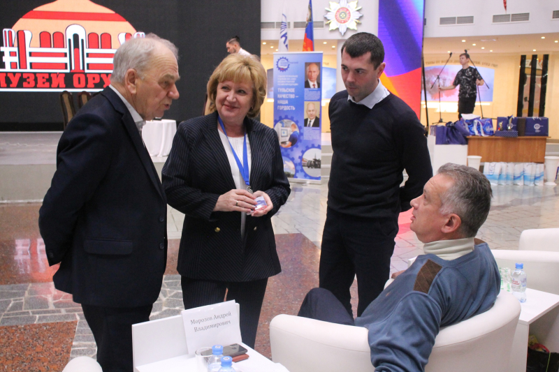 В музее оружия в интеллектуальном турнире «Знай наше» за звание самой эрудированной боролись 5 команд Конструкторского бюро приборостроения имени А.Г. Шипунова Тульский Государственный Музей Оружия