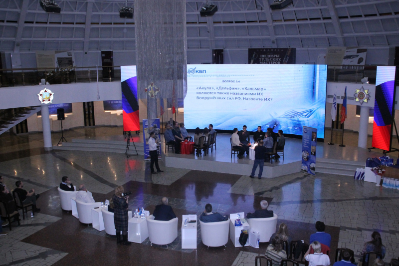 В музее оружия в интеллектуальном турнире «Знай наше» за звание самой эрудированной боролись 5 команд Конструкторского бюро приборостроения имени А.Г. Шипунова Тульский Государственный Музей Оружия