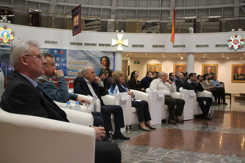 В музее оружия в интеллектуальном турнире «Знай наше» за звание самой эрудированной боролись 5 команд Конструкторского бюро приборостроения имени А.Г. Шипунова Тульский Государственный Музей Оружия