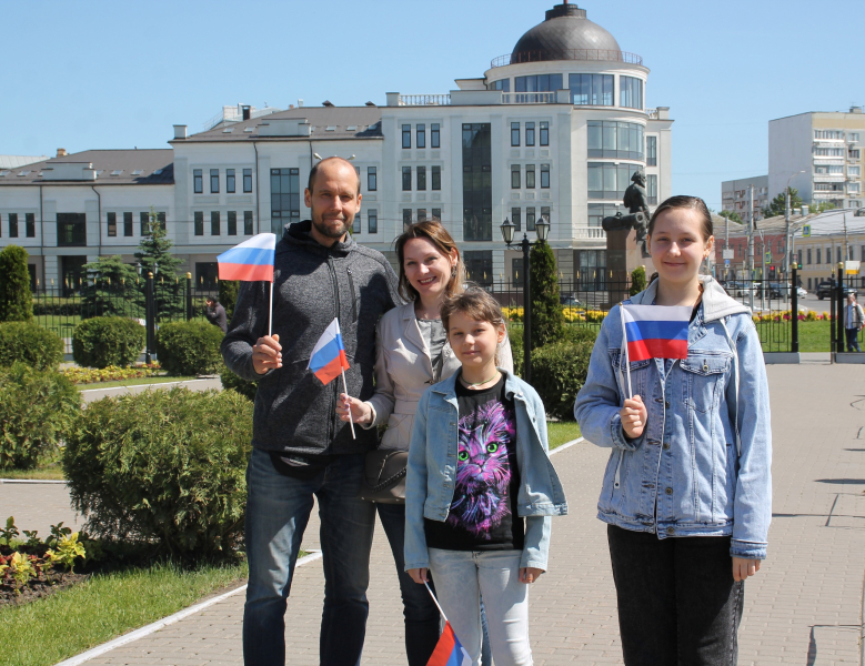 День России в Тульском музее оружия: патриотическая акция «Триколор»! Тульский Государственный Музей Оружия