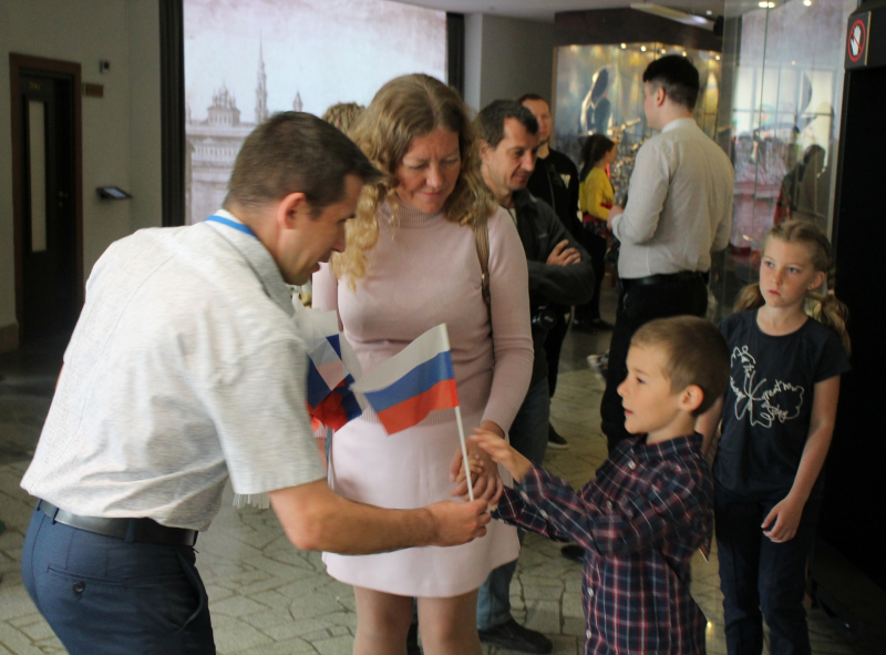 День России в Тульском музее оружия: патриотическая акция «Триколор»! Тульский Государственный Музей Оружия