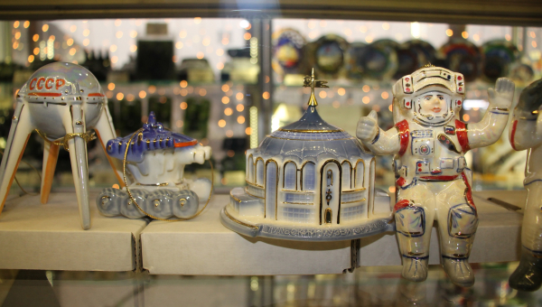 Это просто космос! «Космическая» елка, специальное космическое питание и уникальные фарфоровые космические елочные украшения в музее оружия! Тульский Государственный Музей Оружия