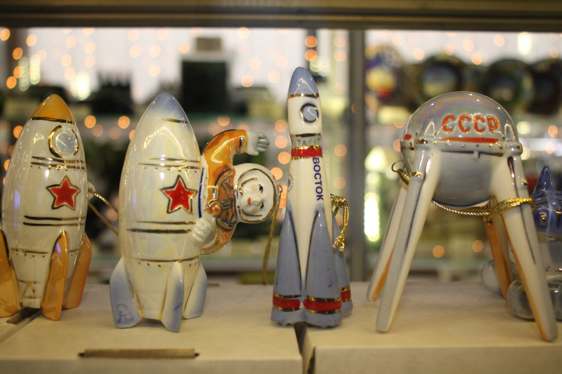 Это просто космос! «Космическая» елка, специальное космическое питание и уникальные фарфоровые космические елочные украшения в музее оружия! Тульский Государственный Музей Оружия