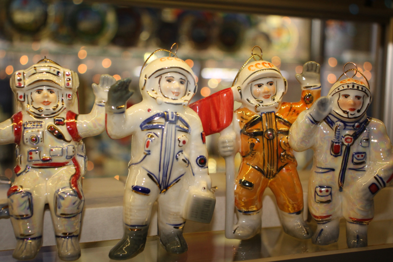 Это просто космос! «Космическая» елка, специальное космическое питание и уникальные фарфоровые космические елочные украшения в музее оружия! Тульский Государственный Музей Оружия