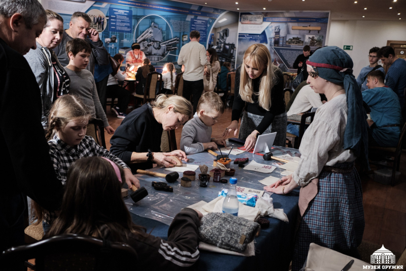 В «Ночь искусств» в музее оружия древние традиции оживают в руках современных умельцев Тульский Государственный Музей Оружия