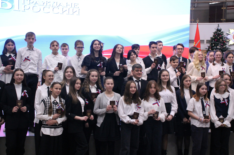 В День Героев Отечества в Тульском музее оружия состоялась торжественная церемония вручения юным тулякам паспорта гражданина Российской Федерации. Тульский Государственный Музей Оружия