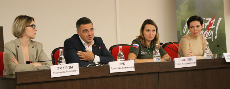 В Зале Славы российского оружия Тульского музея оружия собрались более 300 участников регионального патриотического форума «Всё для Победы 71!» Тульский Государственный Музей Оружия