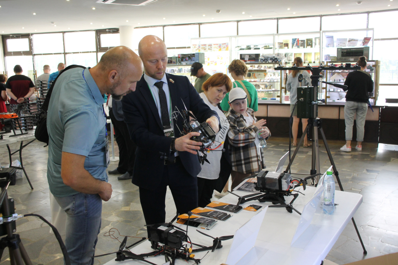 В Зале Славы российского оружия Тульского музея оружия собрались более 300 участников регионального патриотического форума «Всё для Победы 71!» Тульский Государственный Музей Оружия