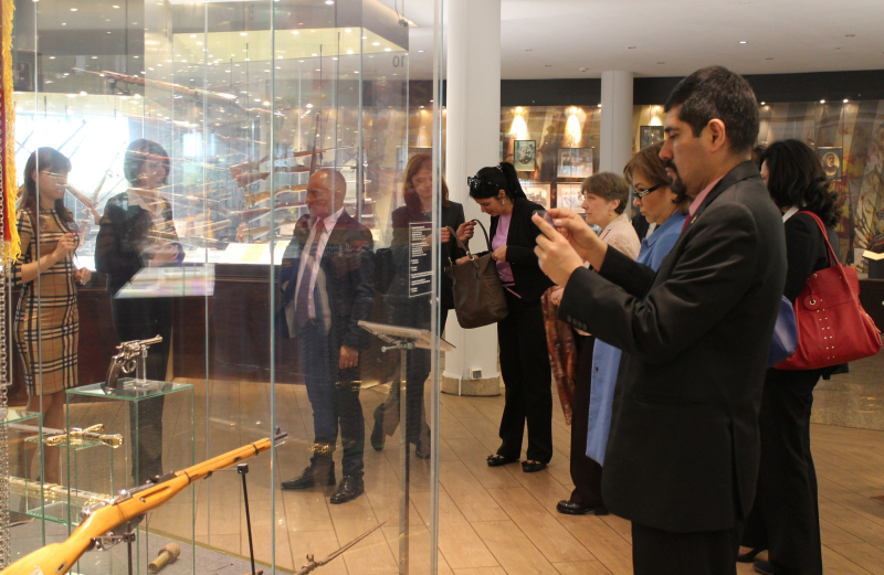 Делегация послов и представителей посольств стран Латинской Америки в музее оружия. Тульский Государственный Музей Оружия