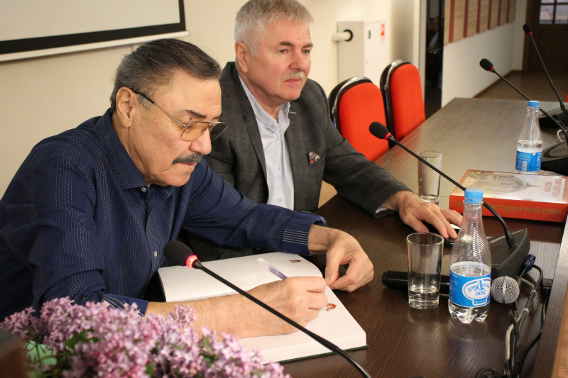 В Тульском музее оружия состоялась творческая встреча с заслуженным артистом Узбекской ССР, актером, режиссёром Рустамом Сагдуллаевым Тульский Государственный Музей Оружия