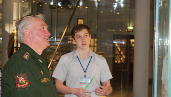 «Признателен коллективу музея за профессионализм в работе по воспитанию любви к Родине!». А.В. Картаполов. Тульский Государственный Музей Оружия