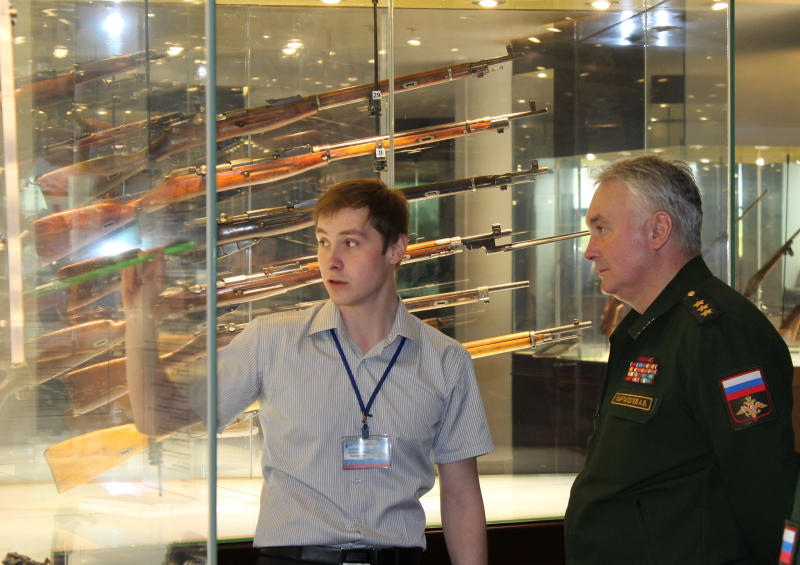 «Признателен коллективу музея за профессионализм в работе по воспитанию любви к Родине!». А.В. Картаполов. Тульский Государственный Музей Оружия