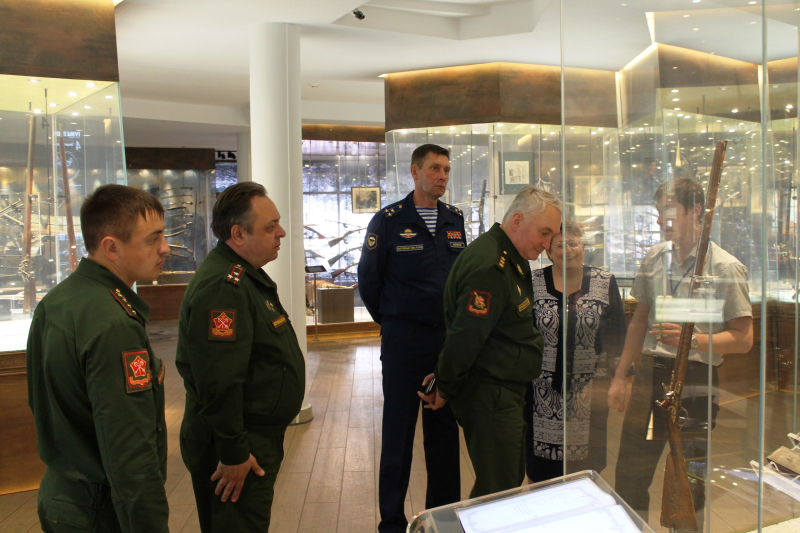 «Признателен коллективу музея за профессионализм в работе по воспитанию любви к Родине!». А.В. Картаполов. Тульский Государственный Музей Оружия