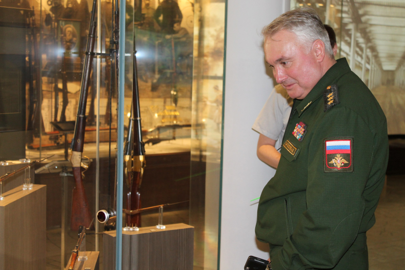 «Признателен коллективу музея за профессионализм в работе по воспитанию любви к Родине!». А.В. Картаполов. Тульский Государственный Музей Оружия