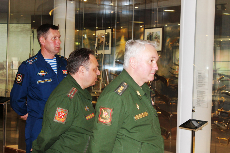 «Признателен коллективу музея за профессионализм в работе по воспитанию любви к Родине!». А.В. Картаполов. Тульский Государственный Музей Оружия