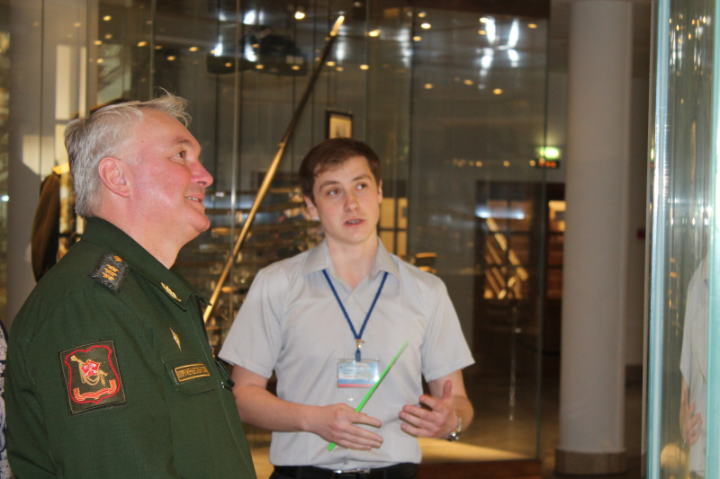 «Признателен коллективу музея за профессионализм в работе по воспитанию любви к Родине!». А.В. Картаполов. Тульский Государственный Музей Оружия