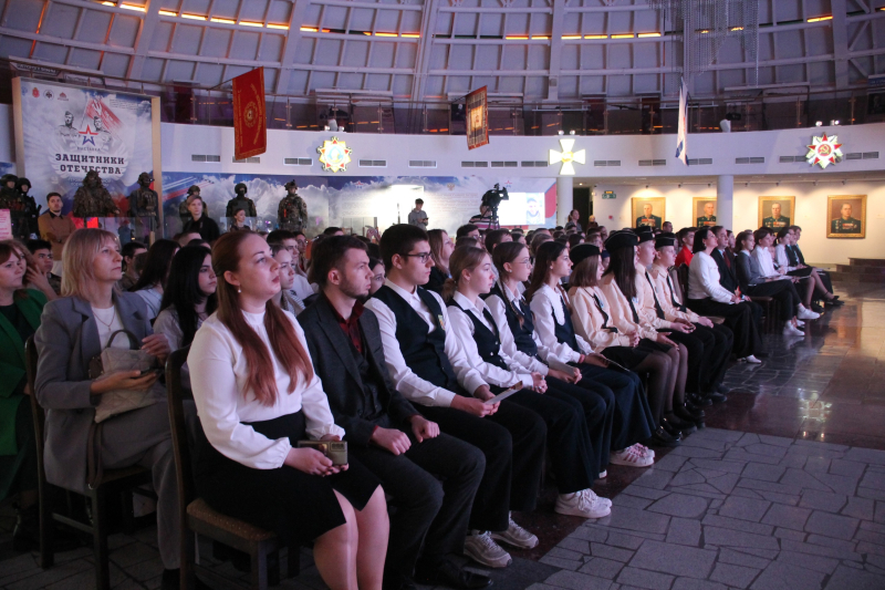 «От истоков боевой славы - до подвигов современных героев»! III региональный слет именных школ Тульской области, посвященный Дню Героев Отечества. Тульский Государственный Музей Оружия