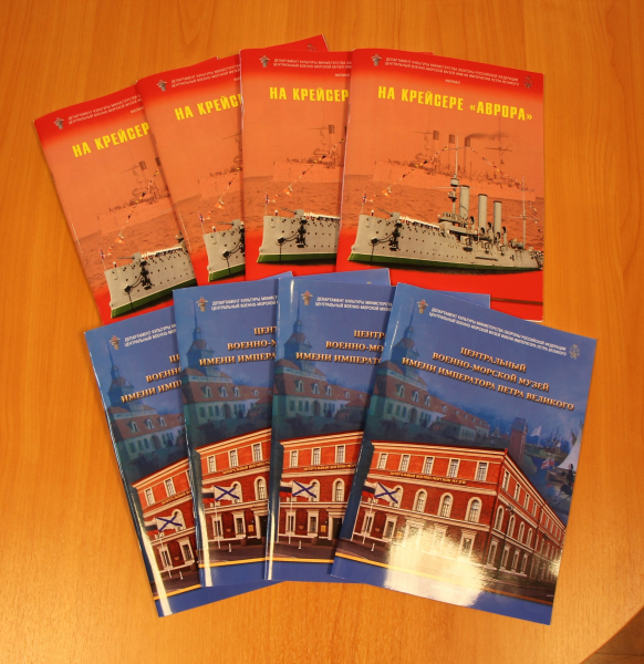 Начальник отдела Департамента культуры Министерства обороны Российской Федерации О.В. Фаллер преподнесла в дар музею оружия книги по военной истории и истории музеев! Тульский Государственный Музей Оружия