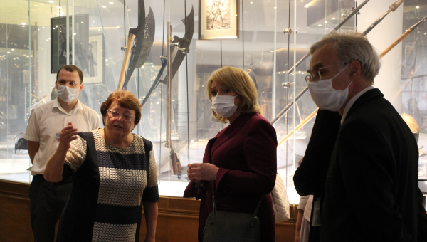 Музей оружия посетила Статс-секретарь – заместитель Министра культуры Российской Федерации Алла Юрьевна Манилова Тульский Государственный Музей Оружия