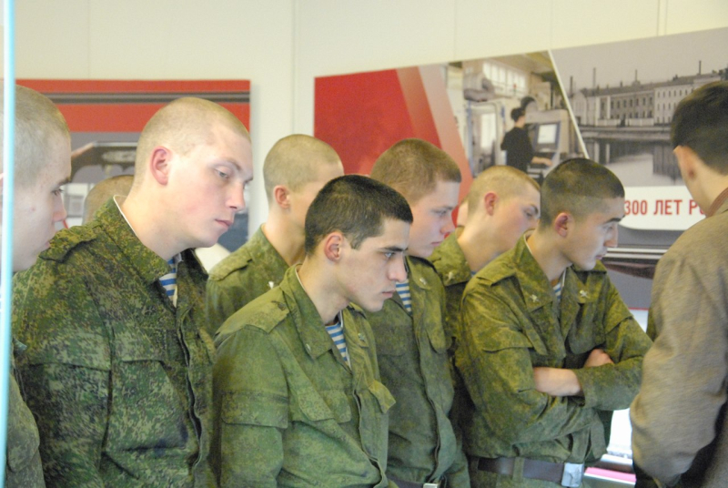 В новом году первыми гостями музея стали воины–десантники Тульский Государственный Музей Оружия