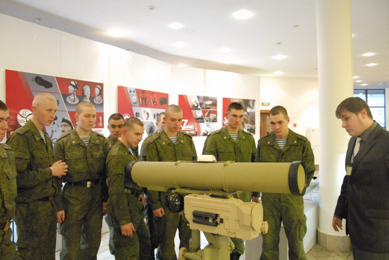 В новом году первыми гостями музея стали воины–десантники Тульский Государственный Музей Оружия